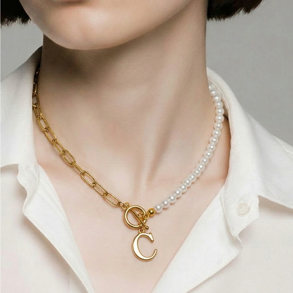 NEW Choker Asymmetrical Split
Style Gold Tone Paperclip & Pearls
Letter C